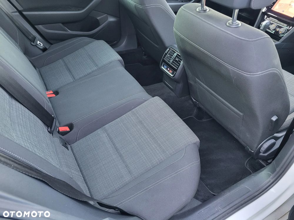 Volkswagen Passat 2.0 TDI SCR DSG Business - 10
