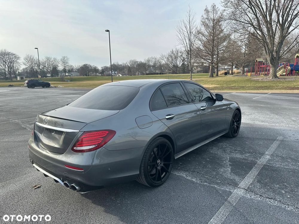 Mercedes-Benz Klasa E 300 9G-TRONIC AMG Line - 3
