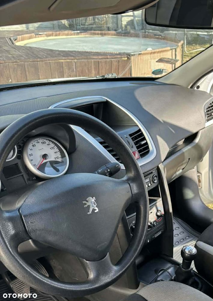 Peugeot 207 1.4 16V Trendy - 5
