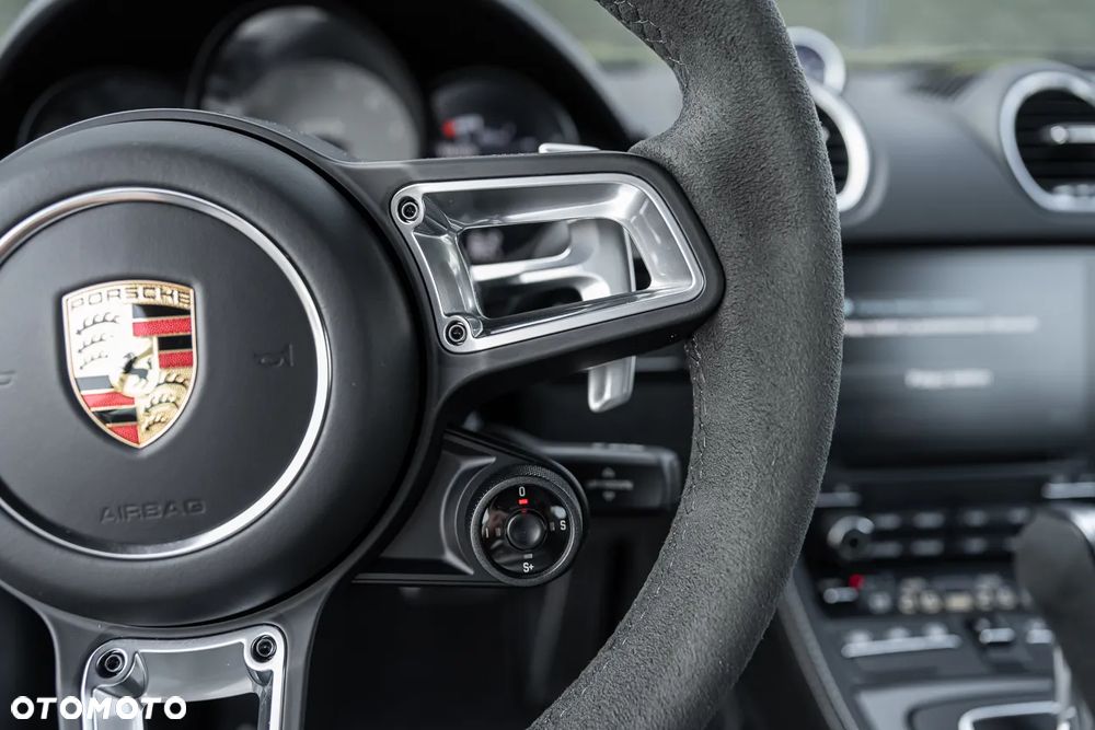 Porsche 718 Cayman - 11