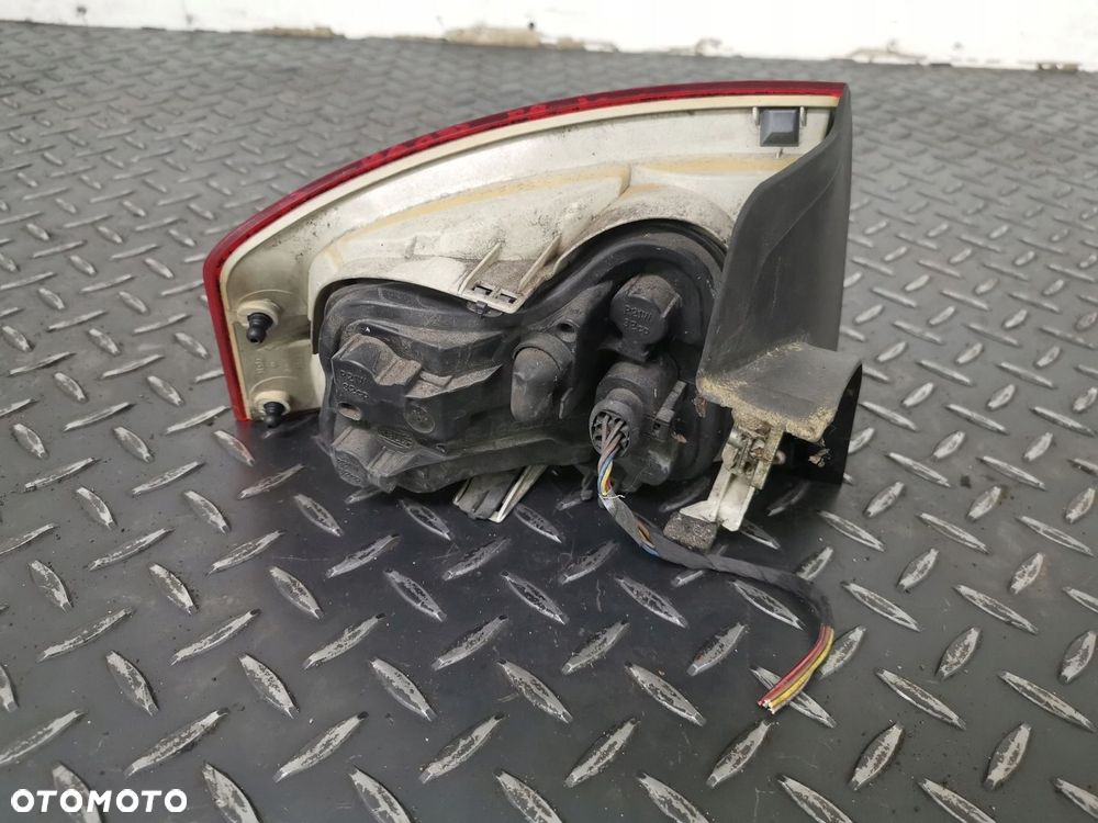 AUDI A4 B7 SEDAN LAMPA PRAWY TYŁ TYLNA 8E5945096 - 4
