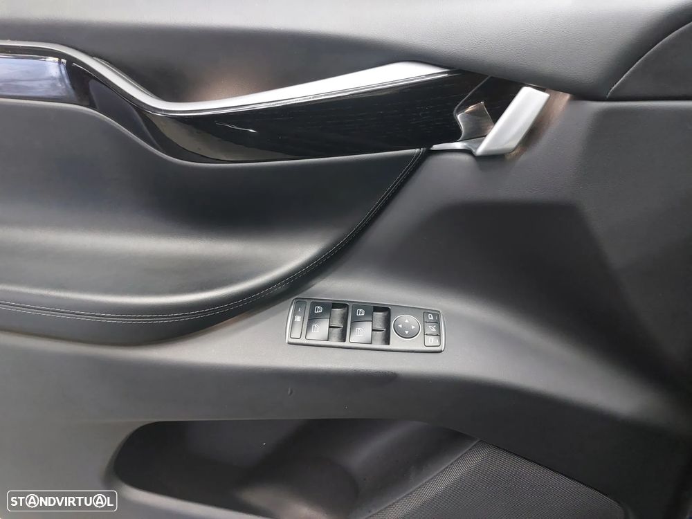 Tesla Model X 75D AWD - 13