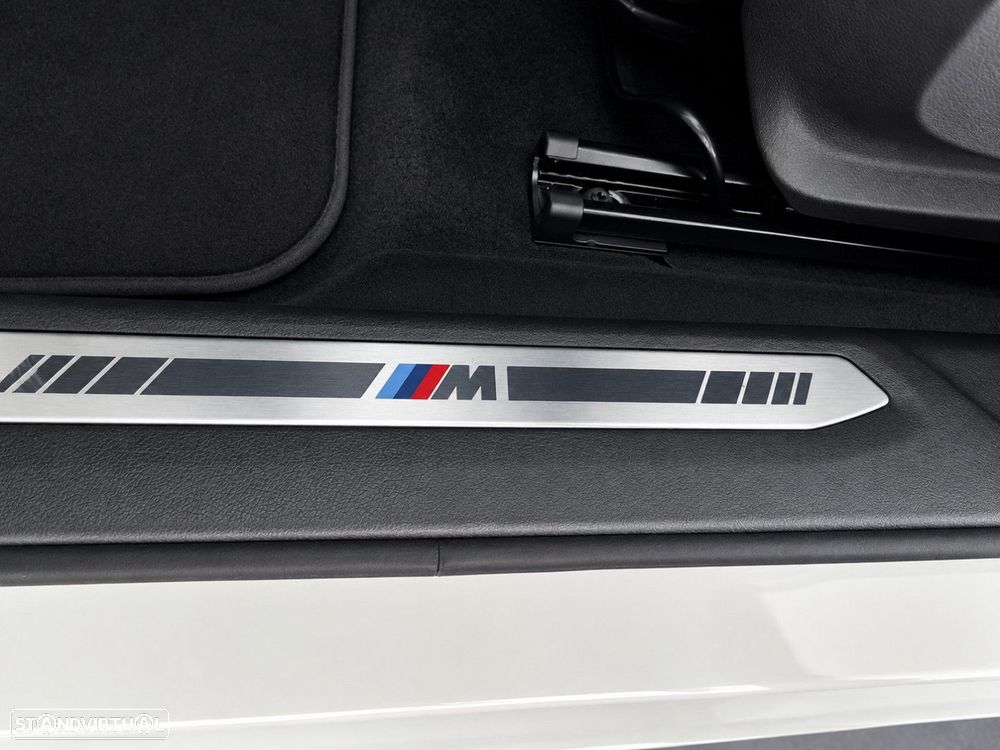 BMW 118 i Pack Desportivo M Auto - 26