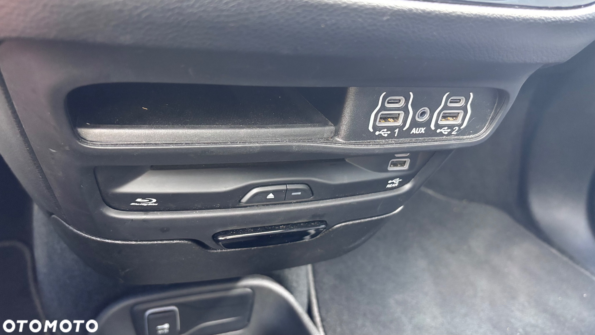 Chrysler Pacifica - 31