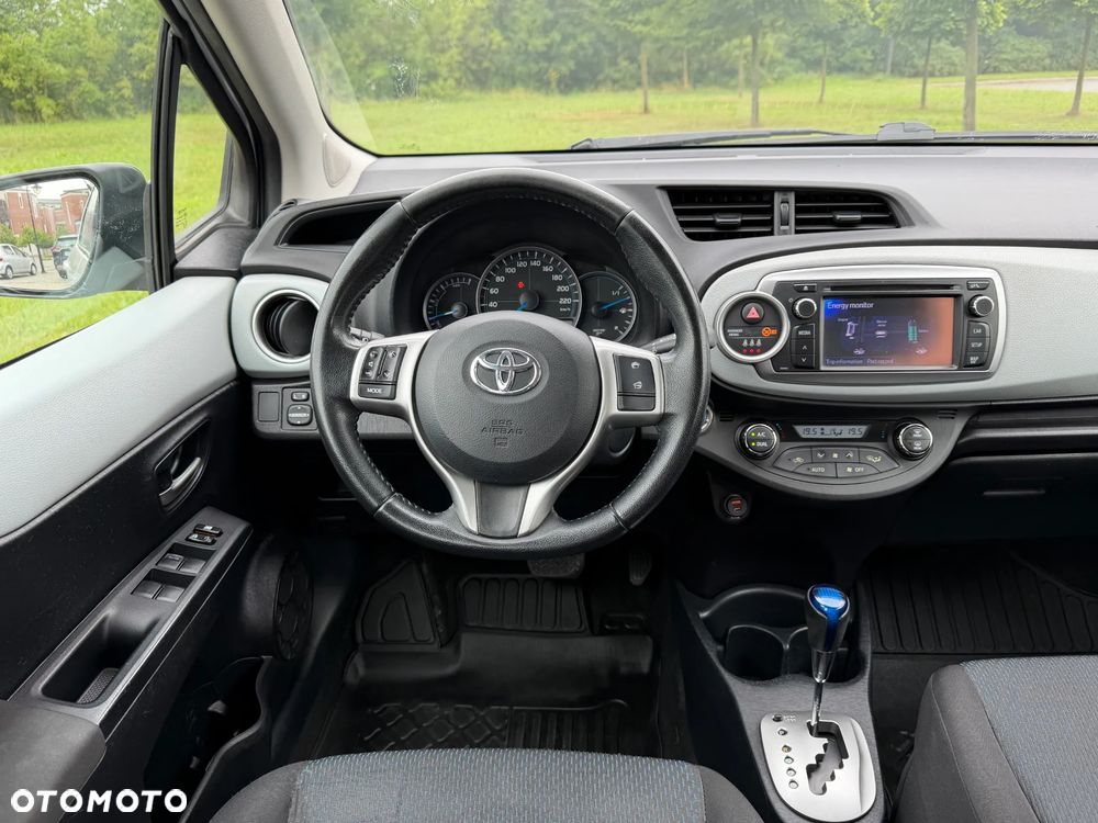 Toyota Yaris Hybrid 100 Premium - 28