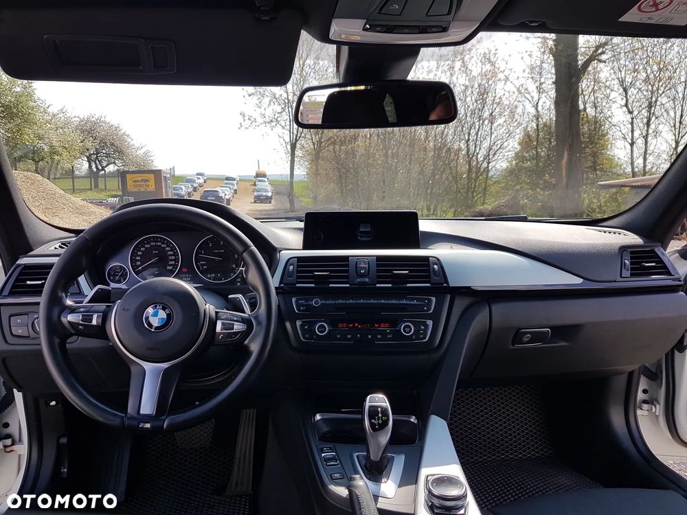 BMW Seria 3 330d Touring xDrive Sport-Aut Sport Line - 23