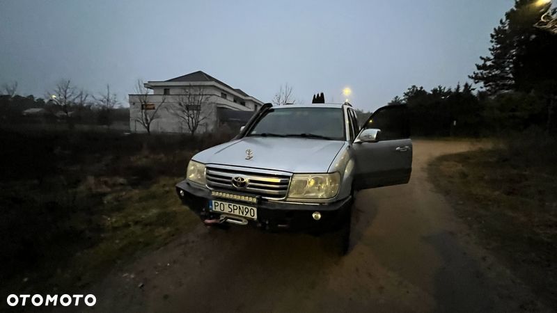 Toyota Land Cruiser - 1