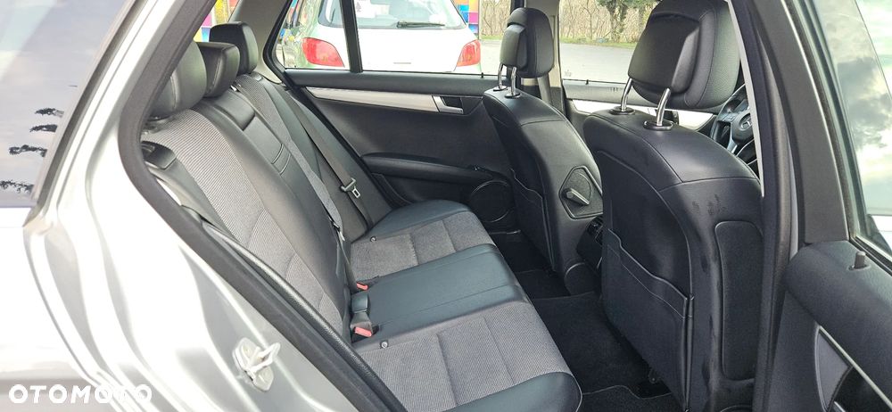 Mercedes-Benz Klasa C 180 Kompressor Automatik BlueEFFICIENCY Avantgarde - 31