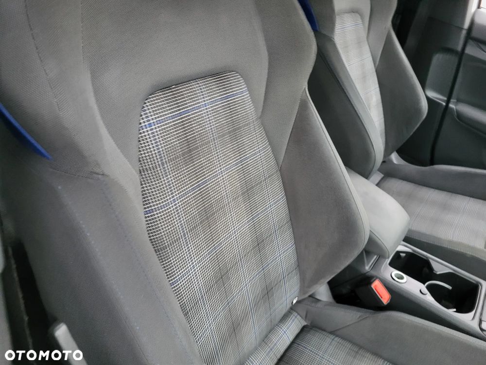 Volkswagen Golf - 26