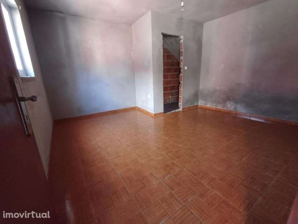 Casa Tradicional em Pedra para Reabilitação em Valverde, Valpaços - Grande imagem: 3/5