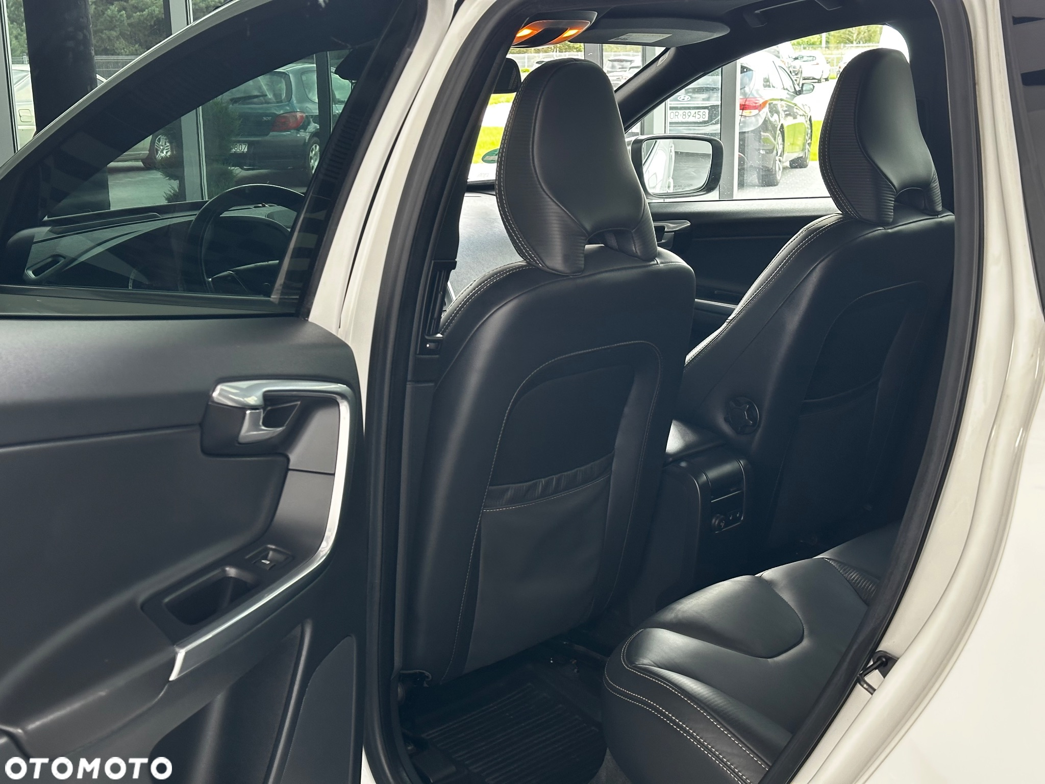 Volvo XC 60 T6 AWD R-Design - 23