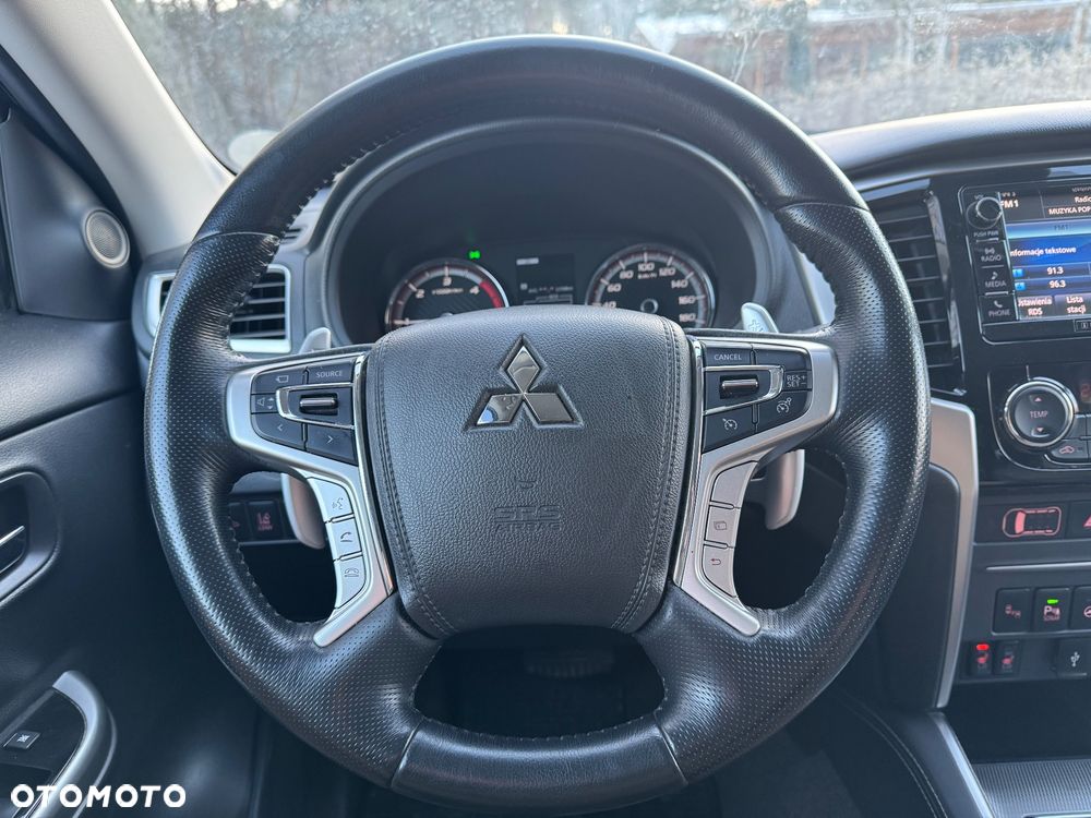 Mitsubishi L200 2.2 d DC Instyle Plus - 23