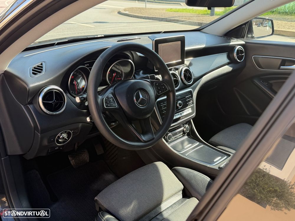 Mercedes-Benz CLA 200 d 7G-DCT Urban - 9