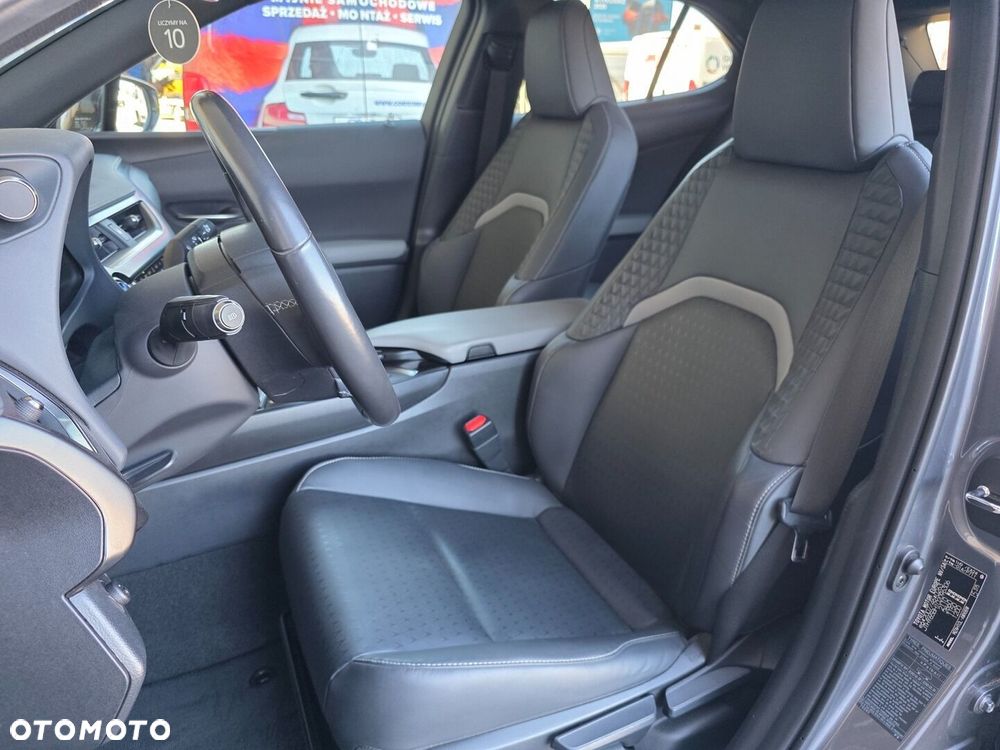 Lexus UX - 18