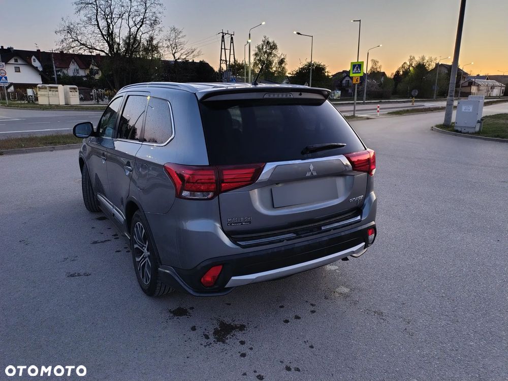 Mitsubishi Outlander - 11