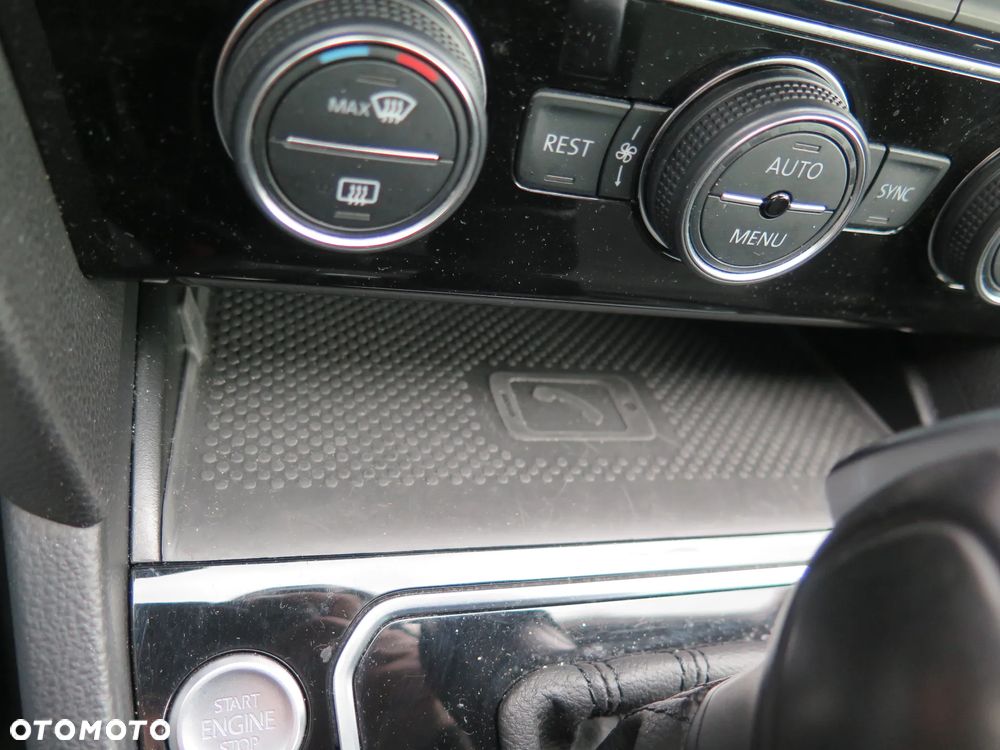 Volkswagen Passat 2.0 TDI SCR DSG 4Motion Business - 30
