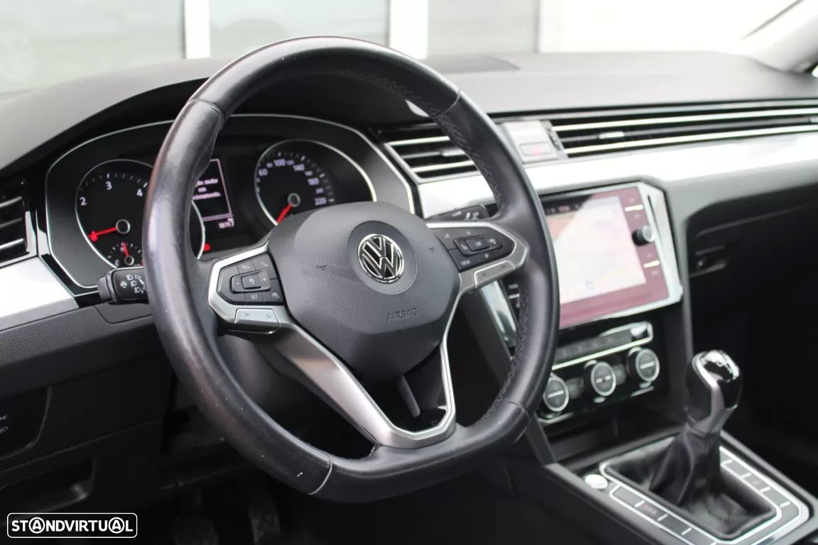 VW Passat 2.0 TDI Confortline - 24