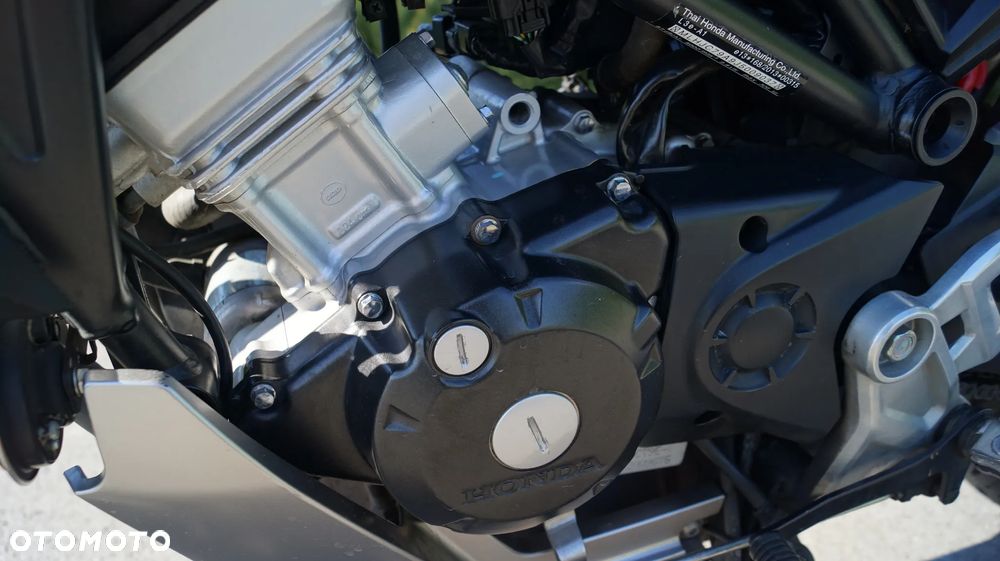 Honda CB - 12