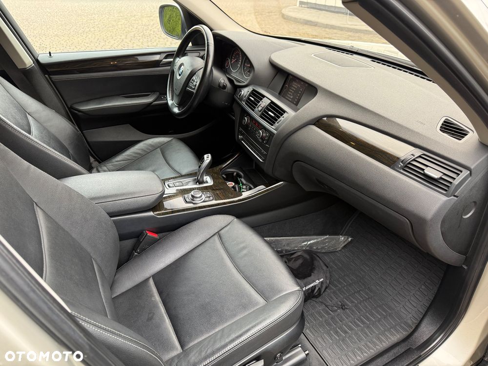 BMW X3 xDrive20i Advantage - 16