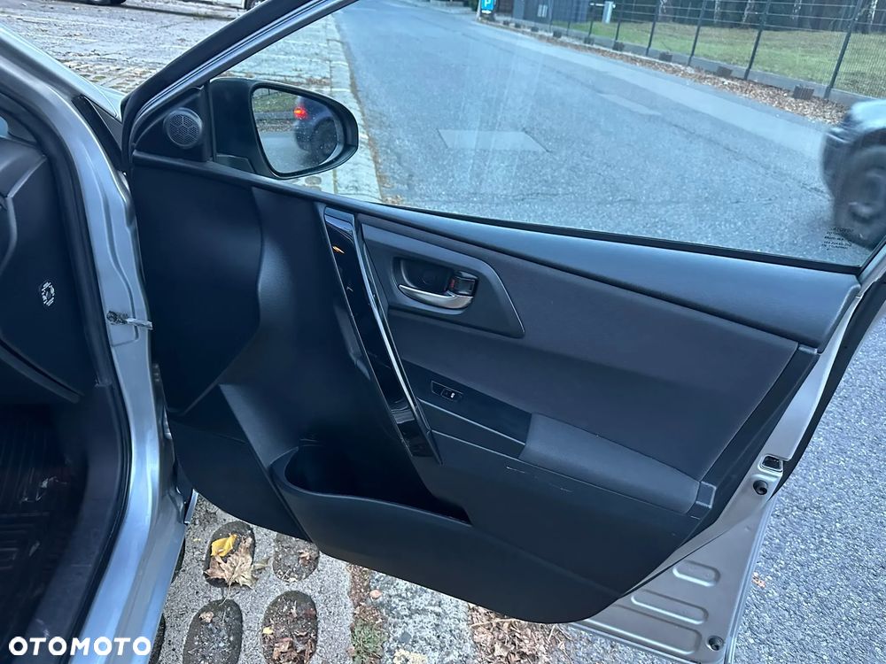 Toyota Auris 1.8 HSD Luna - 6