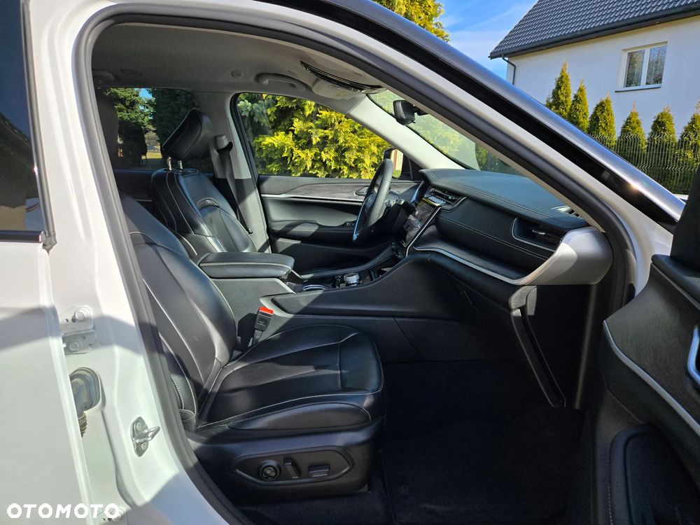 Jeep Grand Cherokee - 18