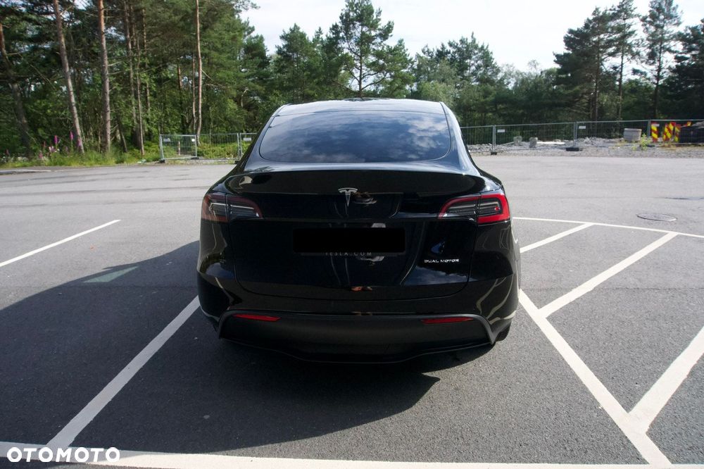 Tesla Model Y - 6