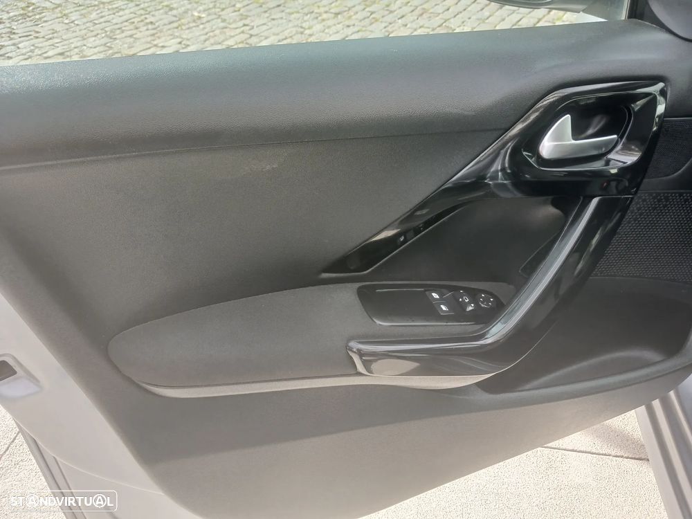 Peugeot 208 1.5 BlueHDi Signature - 20