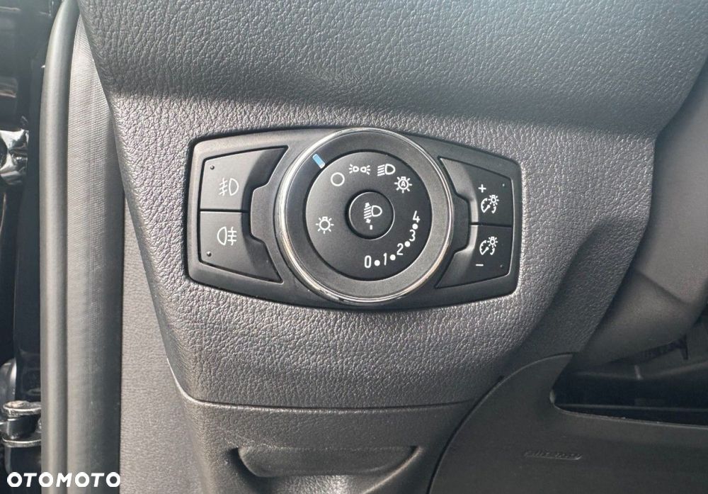 Ford Tourneo Courier - 17