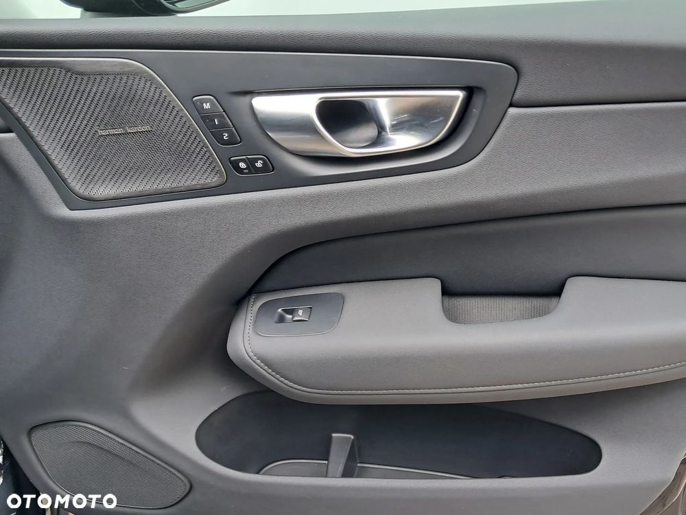 Volvo XC 60 B5 B AWD Plus Dark - 25