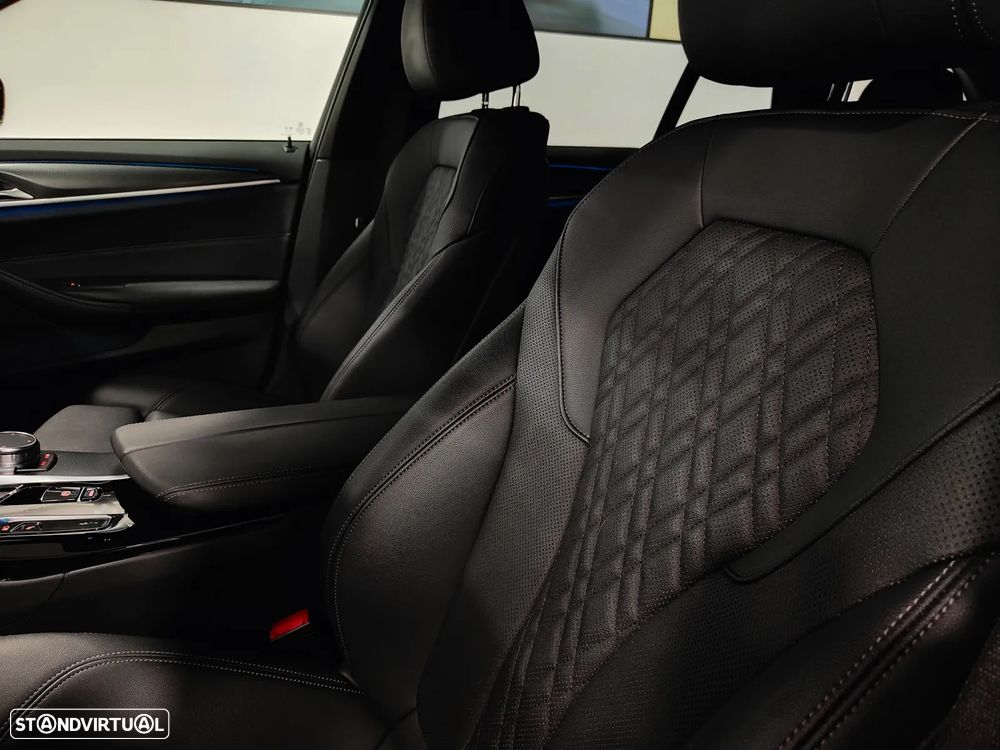 BMW 530 e Pack Desportivo M - 37