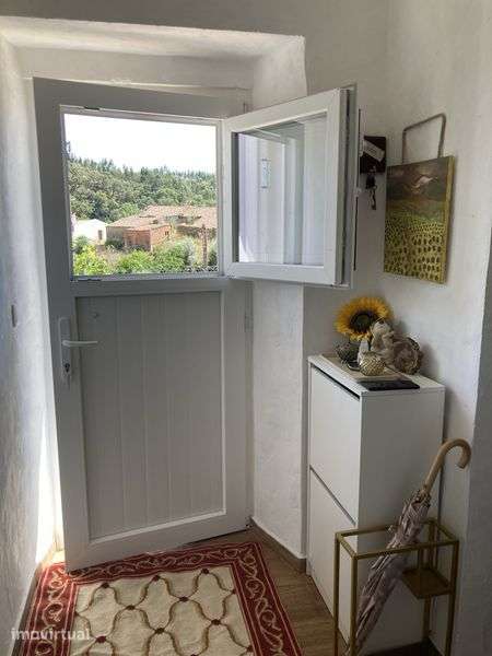 Imovel  e jardim  com vista panoramica. - Grande imagem: 2/12