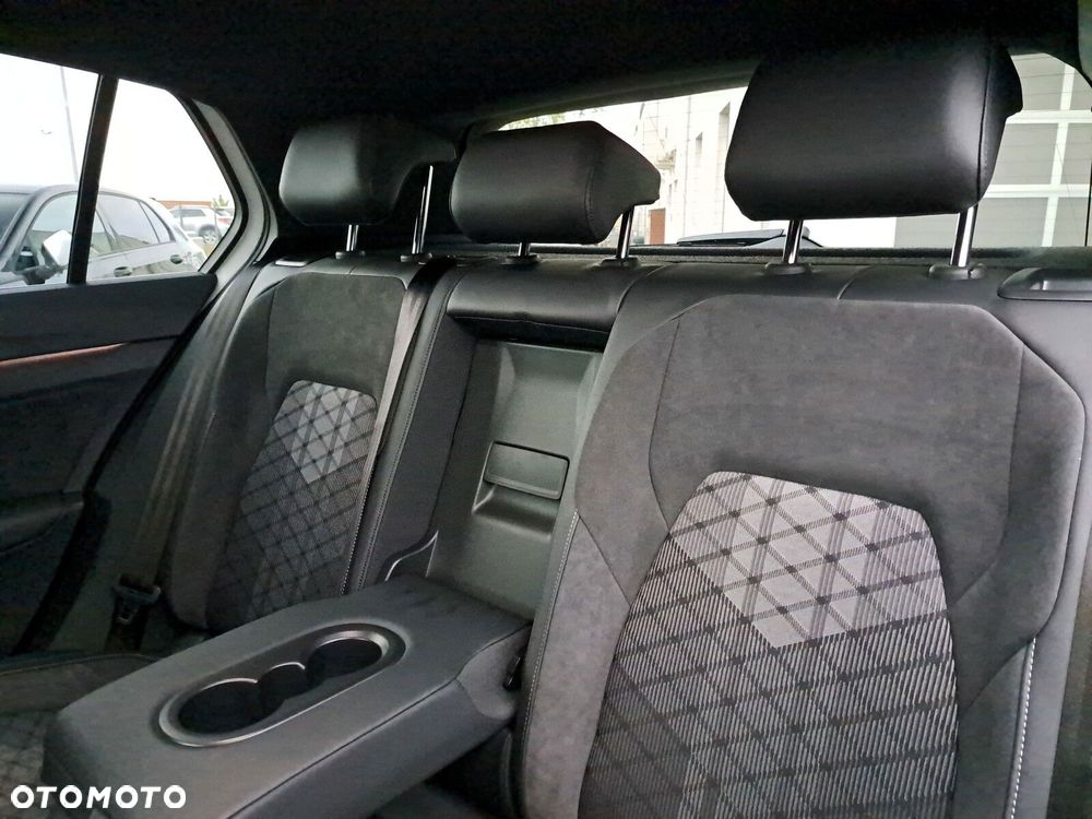 Volkswagen Golf 1.5 eTSI mHEV R-Line Plus DSG - 37