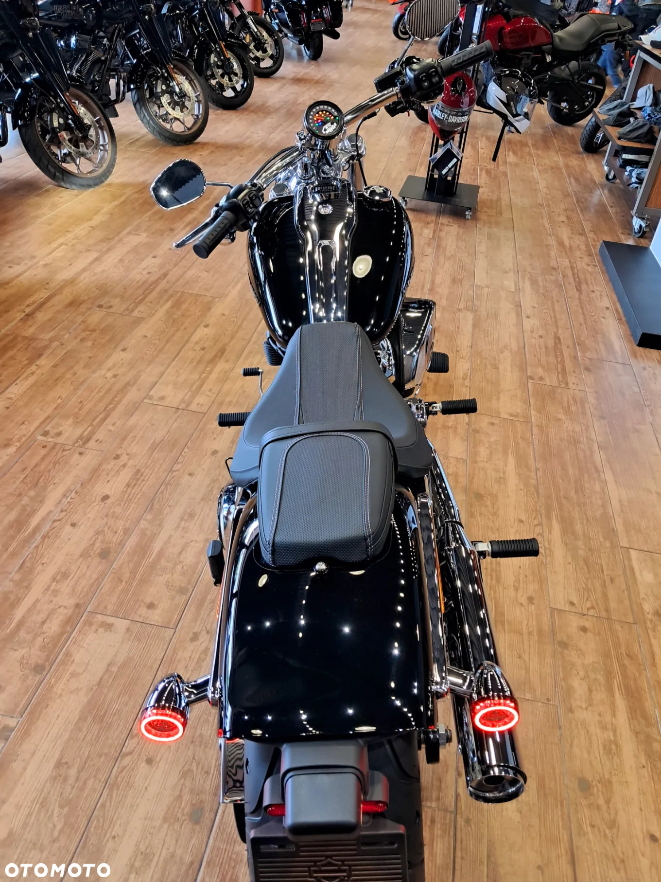 Harley-Davidson Softail Breakout - 17