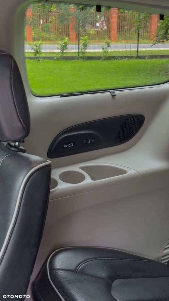 Chrysler Pacifica - 17