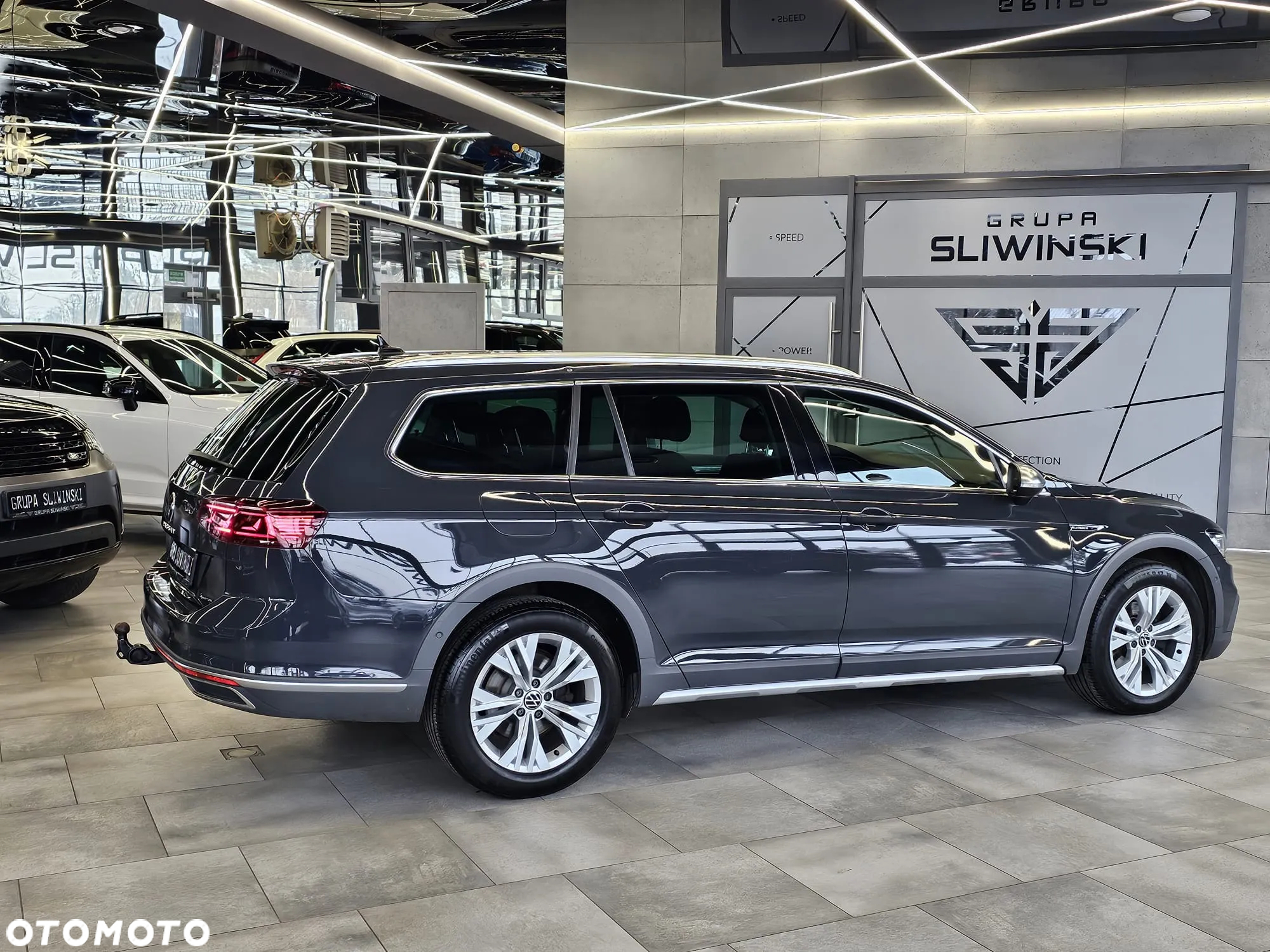 Volkswagen Passat Variant 2.0 TDI SCR DSG 4Motion Alltrack - 9