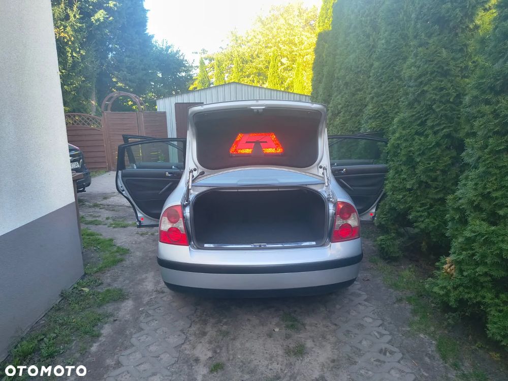 Volkswagen Passat 1.6 Basis - 22
