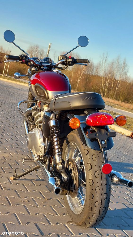 Triumph Bonneville - 30
