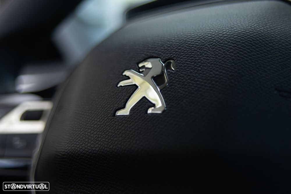 Peugeot 2008 1.2 PureTech Allure Pack - 23