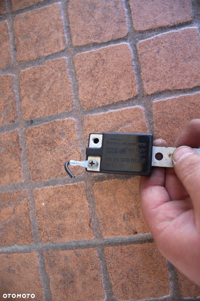 WZMACNIACZ ANTENOWY MERCEDES W210 2108201489 - 3