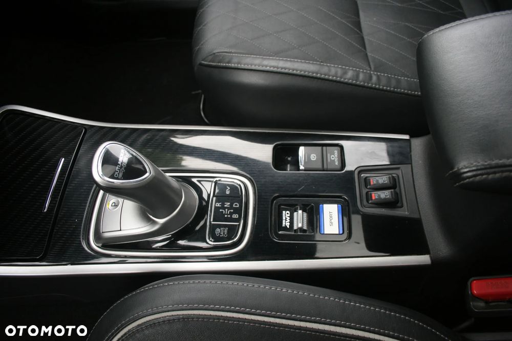 Mitsubishi Outlander - 16