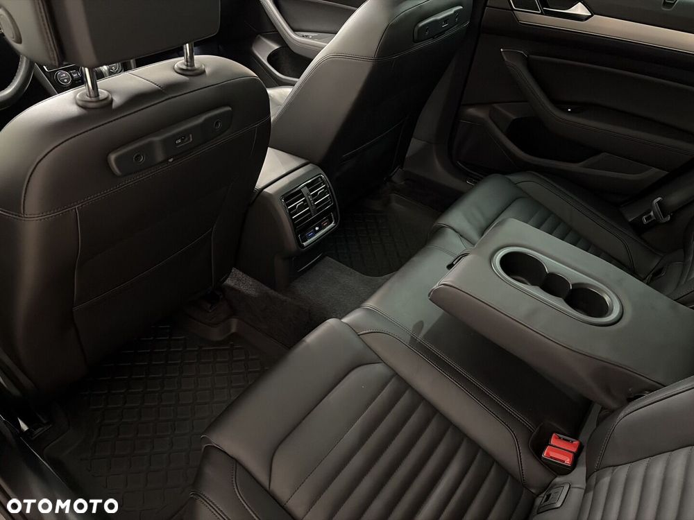 Volkswagen Passat - 12