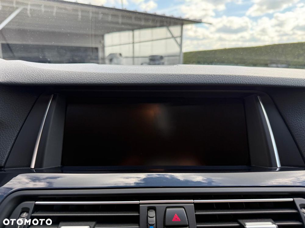 BMW Seria 5 520d xDrive - 28