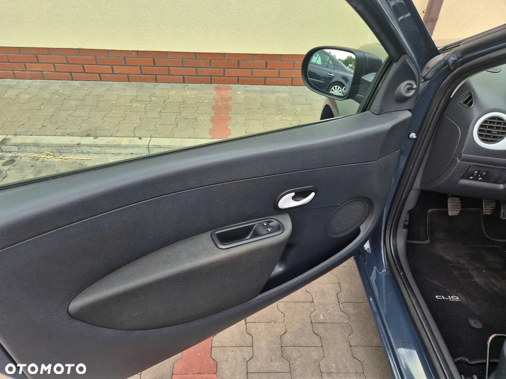 Renault Clio 1.2 16V 75 Yahoo - 13