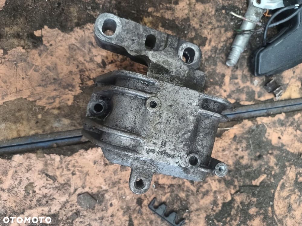 VW GOLF V PASSAT B6 1.9 TDI ŁAPA PODUSZKA SILNIKA 1K0199262 - 1
