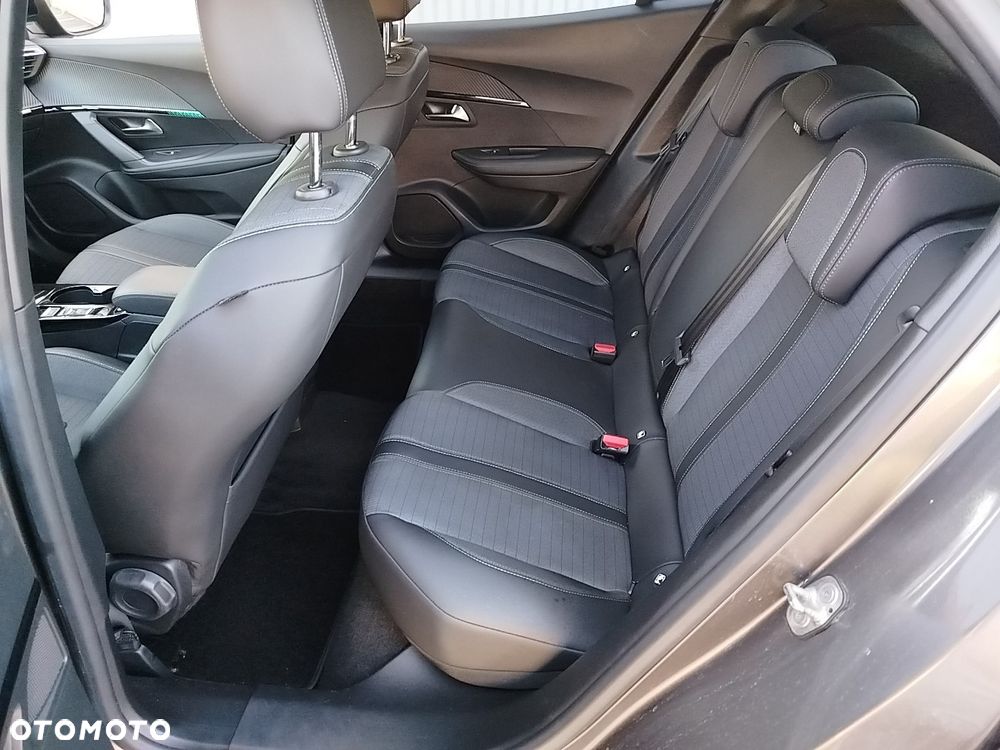 Peugeot 2008 PureTech 130 EAT8 Allure - 21