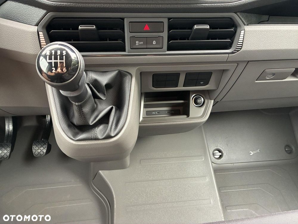 Volkswagen Crafter 35 Brygadówka/L4H3, 2.0 BiTDI 163KM, 4490mm, Wysoki dach, r.o. 4490 mm, manualna 6-biegowa - 30