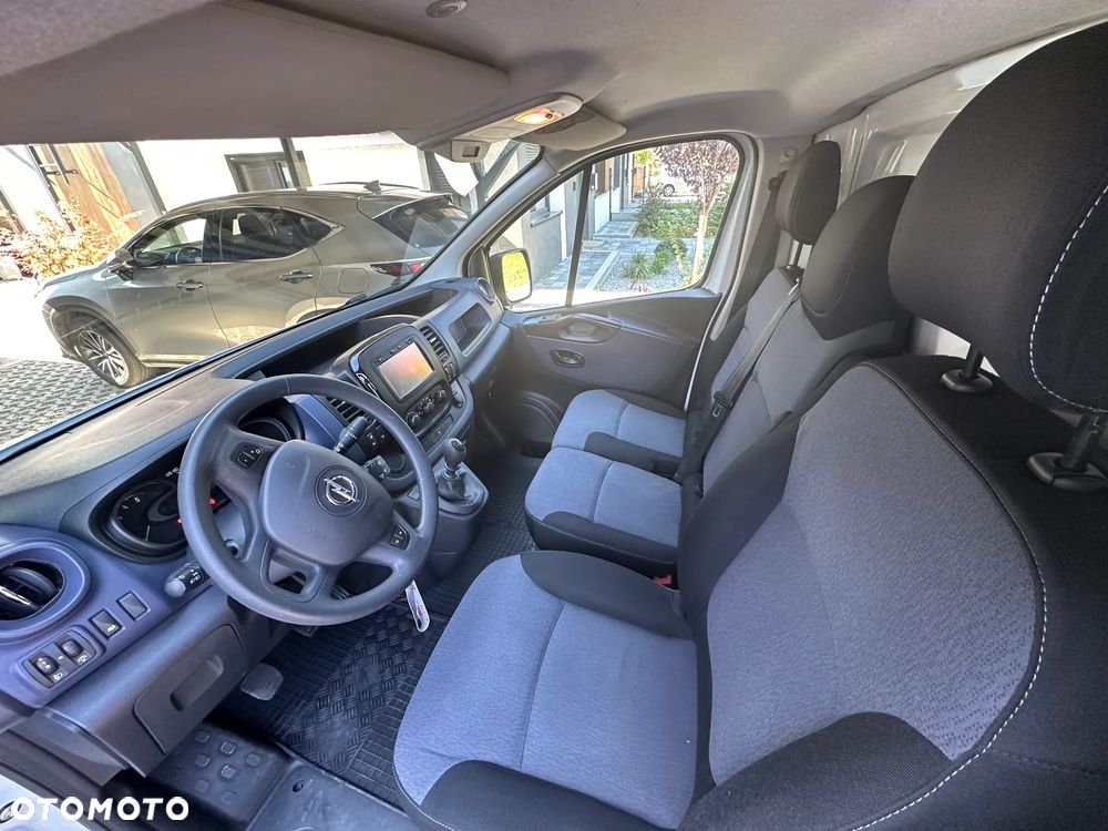 Opel Vivaro - 10