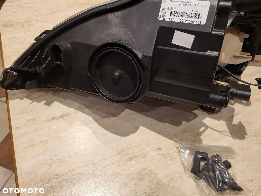 Reflektor Prawy  (H1/H7/PY21W, elektryczny, z silnikiem , kolor kierunkowskazu: biały FORD MONDEO IV 07.10-01.15 VISTEON - 10