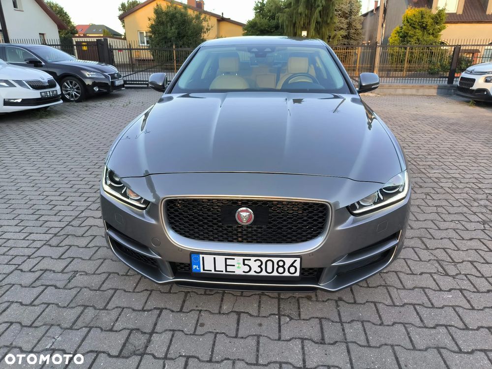 Jaguar XE 2.0 T Prestige - 28