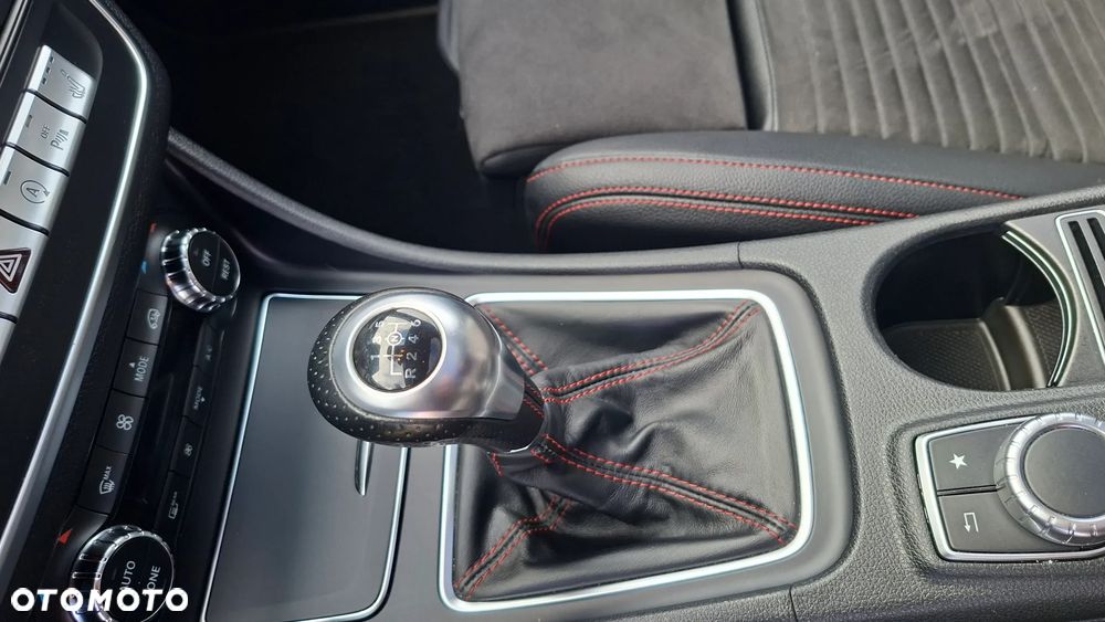 Mercedes-Benz CLA 180 AMG Line - 30